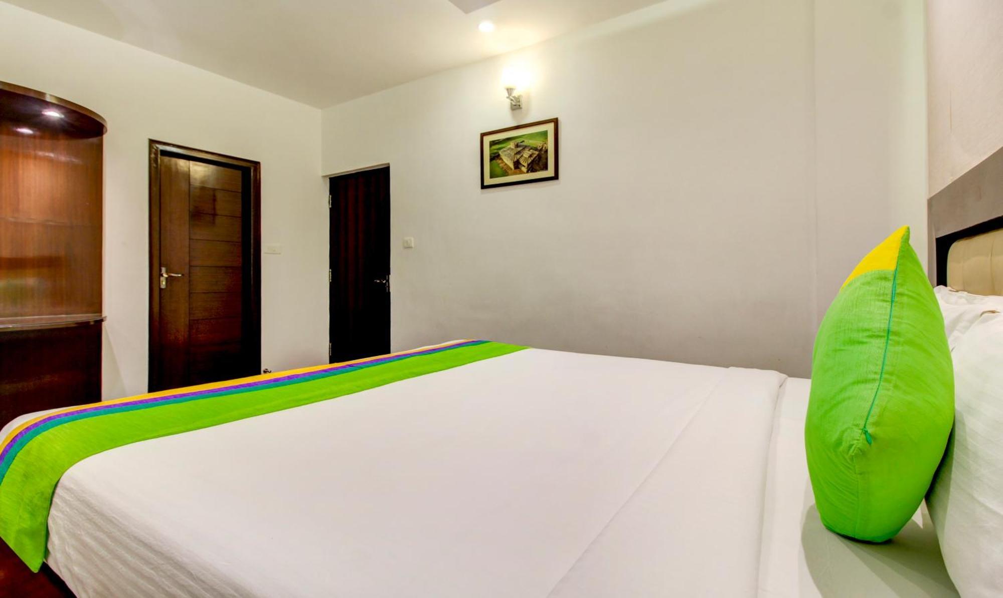 Treebo The Sai Leela Suites R T Nagar Bangalore Exteriör bild